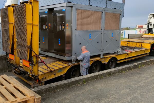 Machine spéciale conçue sous SolidWorks chargée dans camion