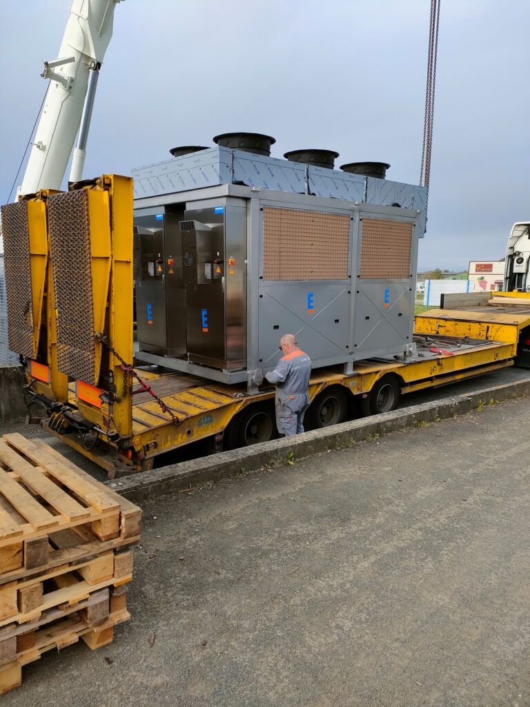 Machine spéciale conçue sous SolidWorks chargée dans camion